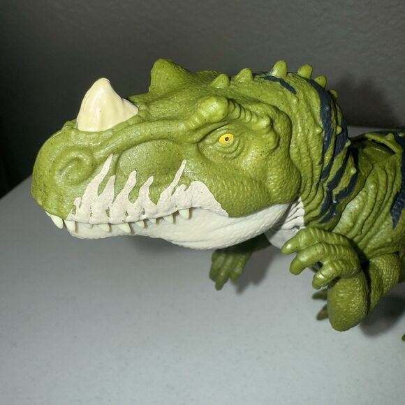 Jurassic World Roarivores CERATOSAURUS Dino Rivals Dinosaur Figure Green - Picture 4 of 6